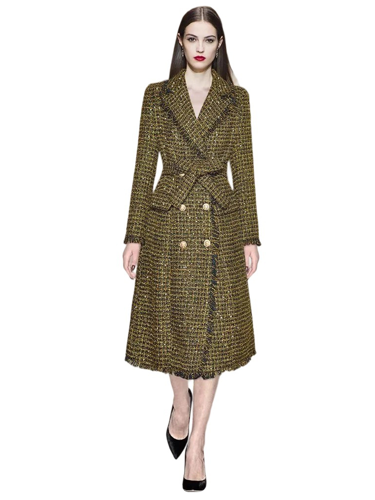 A street-elegant double-breasted coat with lace-up design
